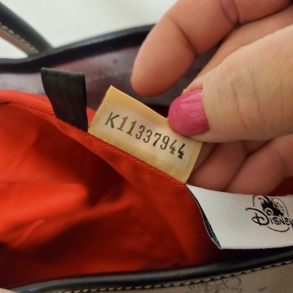 NWT Disney Dooney & Bourke "Reigning Dogs" Large Tote, Authentic, Collectors - Picture 10 of 12